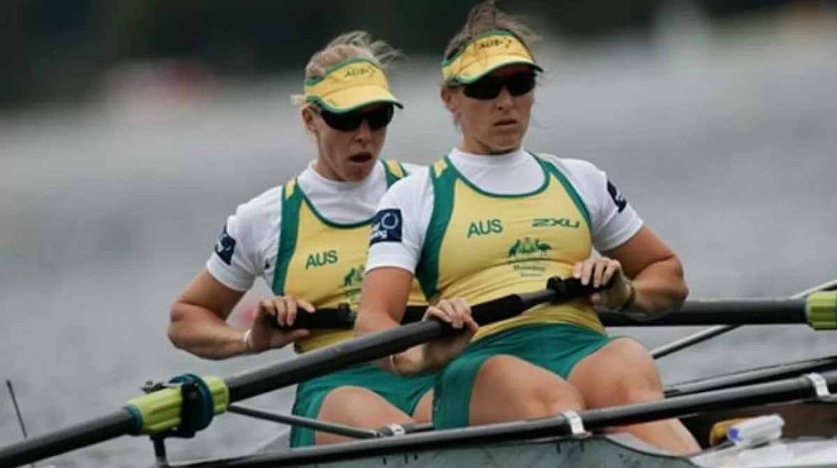 Aussies charge towards London