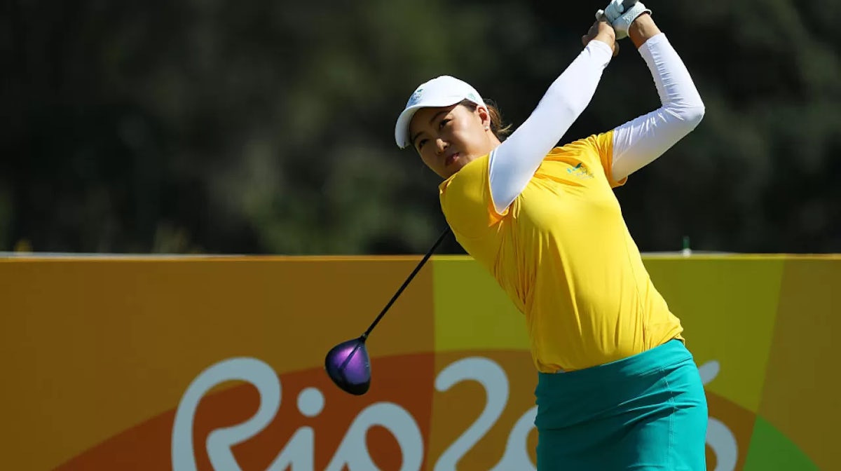 Late birdie blitz lifts Lee's medal hopes