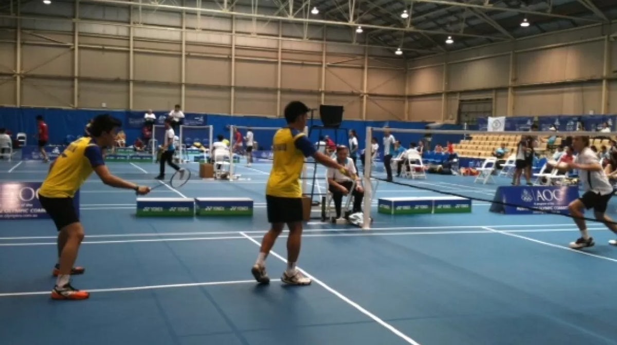 China beats Malaysia to Badminton team gold