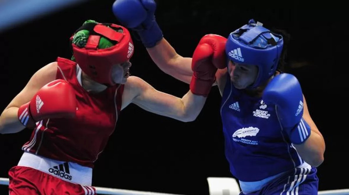Layne Beachley in female boxer's corner