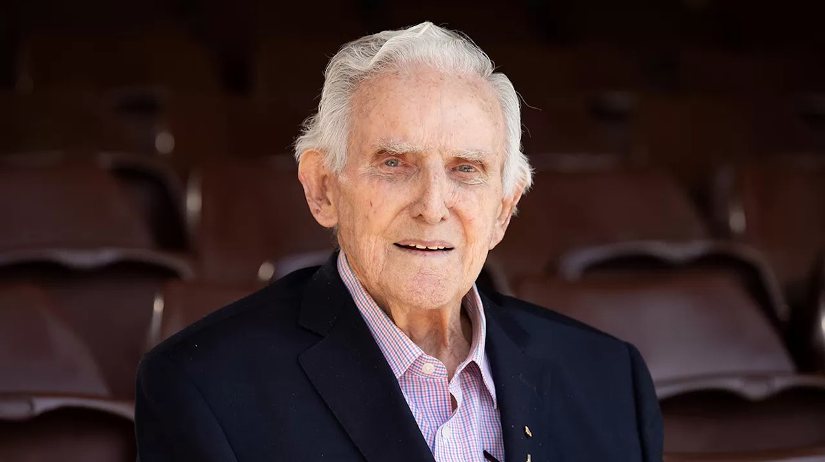  Former Australian Test cricket player Alan Davidson poses during the 1960-61 Australia v West Indies Tied Test 60th Anniversary at Sydney Cricket Ground on December 09, 2020 in Sydney