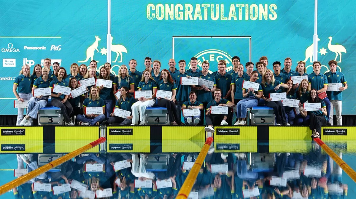 Members of the Australian swimming team pose for a team photoduring the Australian 2024 Paris Olympic Games Swimming Squad Announcement at Brisbane Aquatic Centre on June 15, 2024 in Brisbane, Australia.